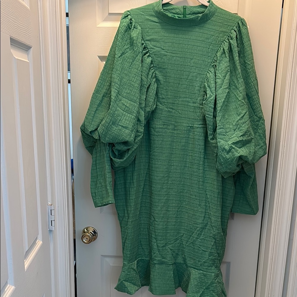 Green Puff Sleeve Dress, size 1x, Best fit a true large or medium size.